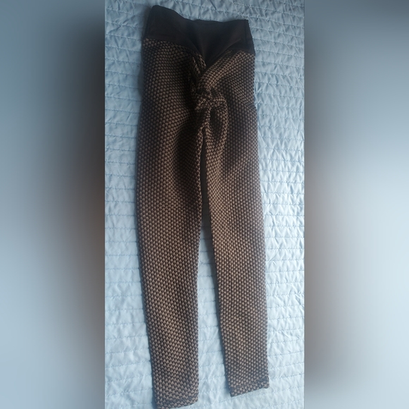 Black and dark gray boody scrunch leggings size s - Picture 3 of 5